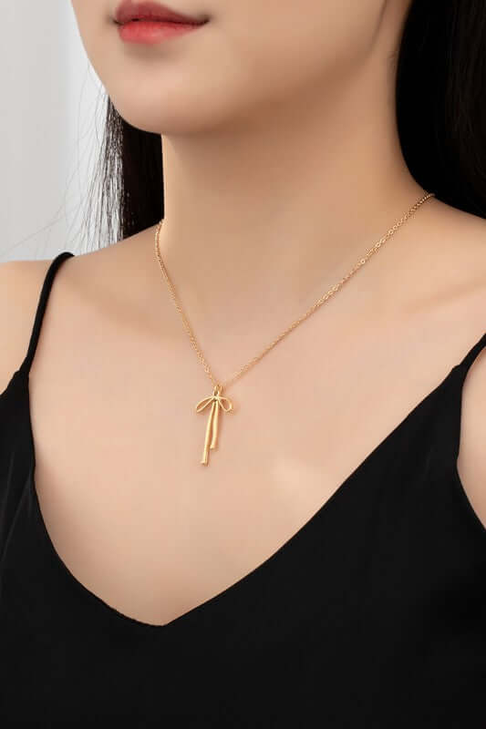 15" Bow Pendant Necklace in Gold