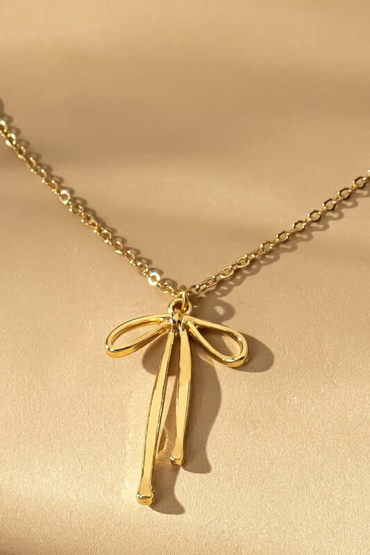 15" Bow Pendant Necklace in Gold