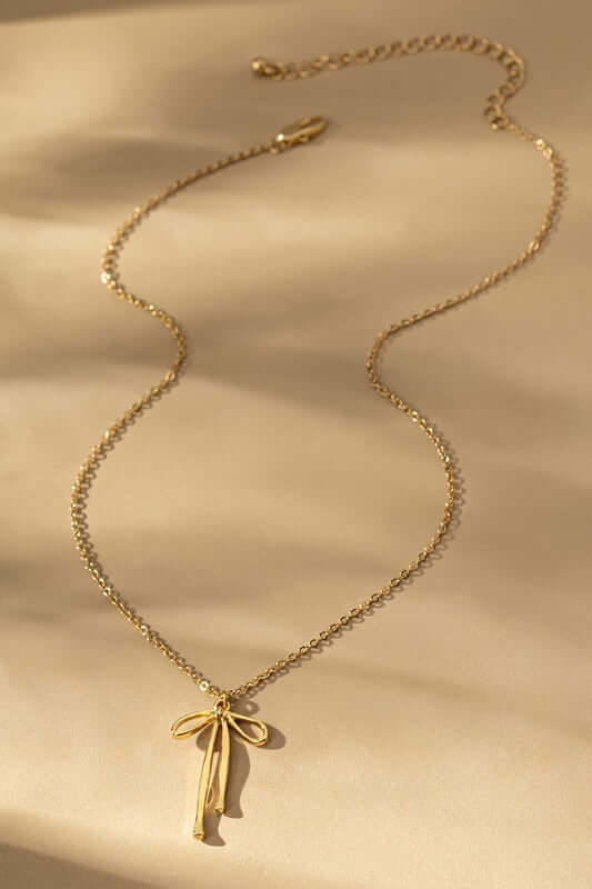 15" Bow Pendant Necklace in Gold