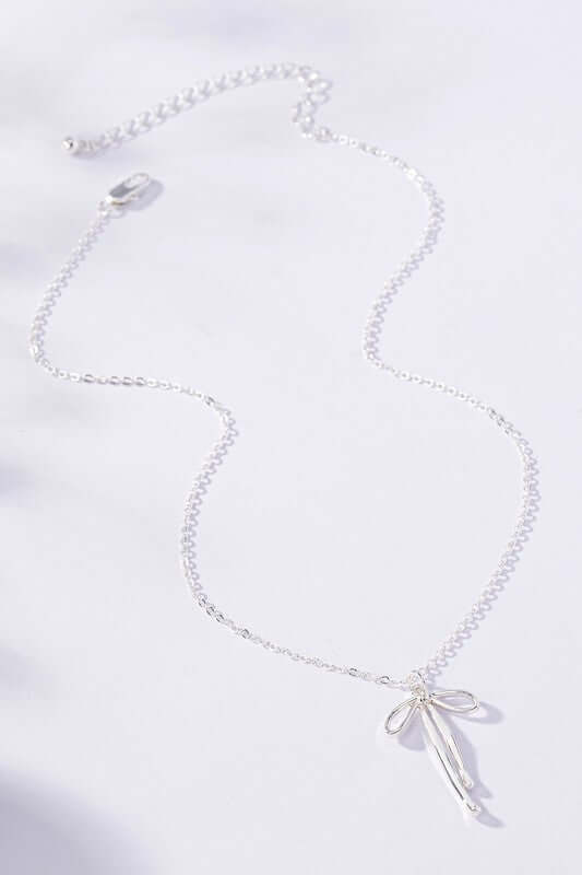 15" Bow Pendant Necklace in Silver