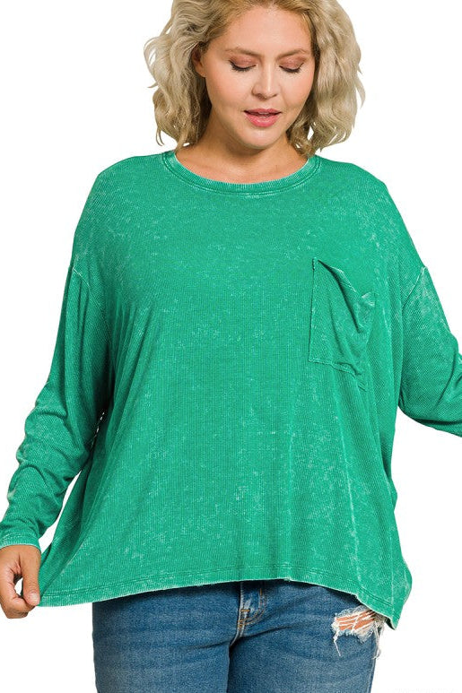 Jess Washed Ribbed Pocket Tee in Kelly Green - Curvy