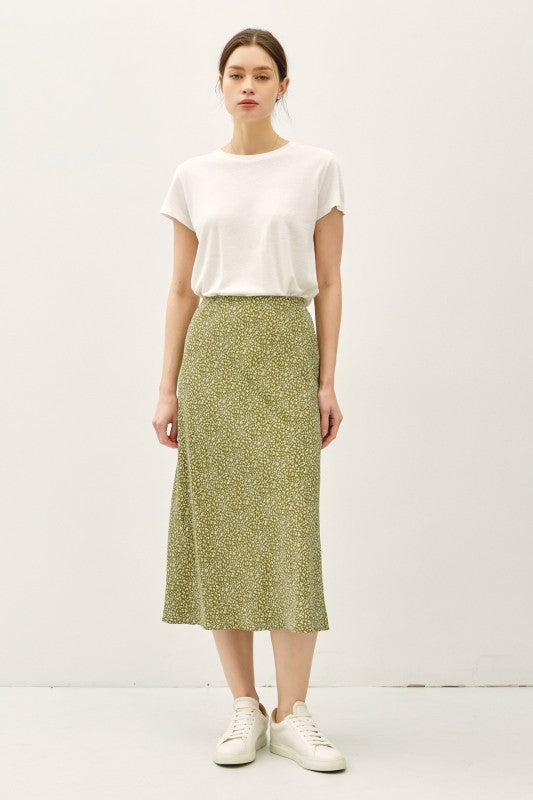 Yours Truly Ditzy Floral Skirt in Avocado - Curvy