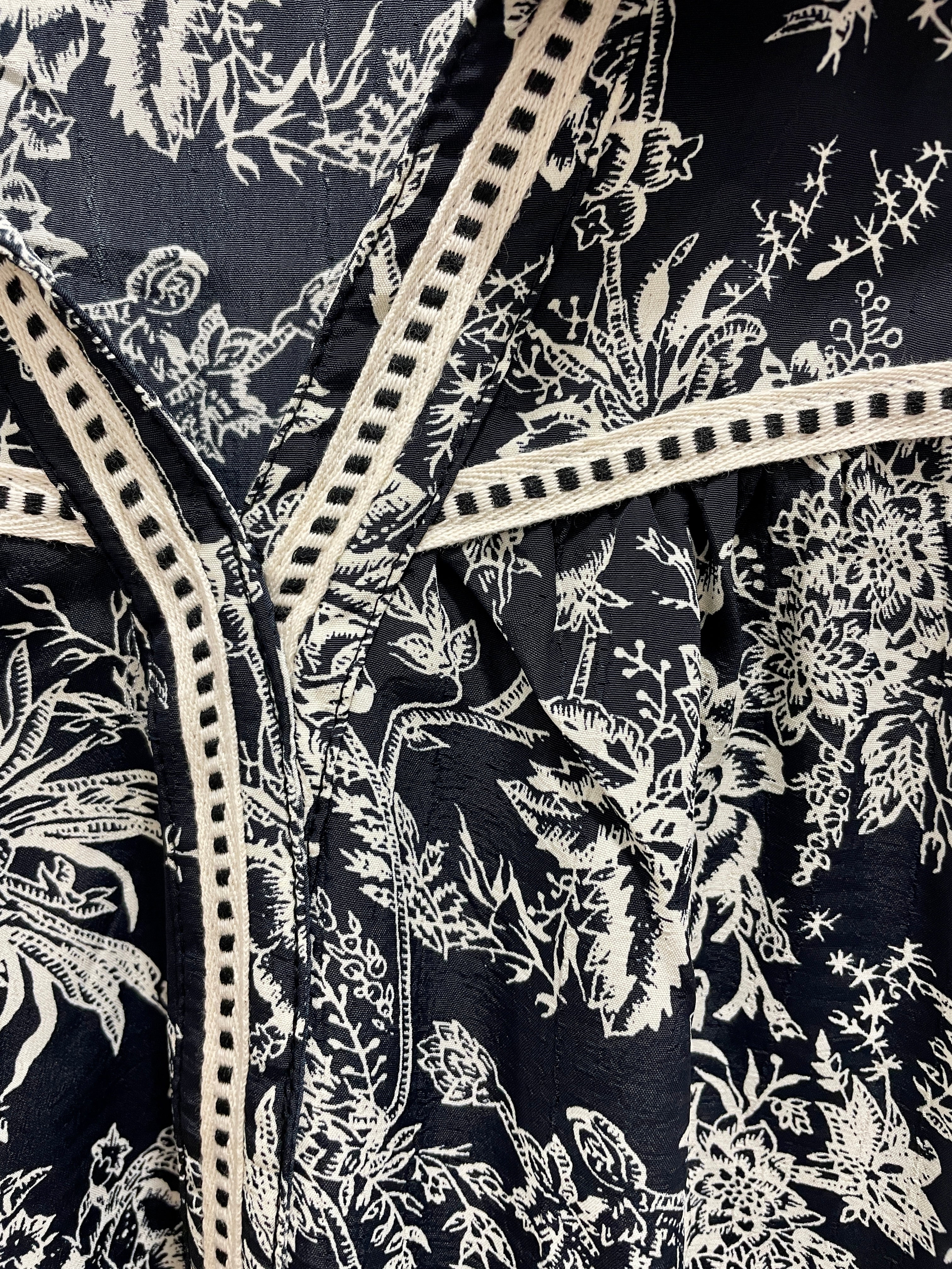 Toile We Meet Again Floral Blouse in Navy - Curvy