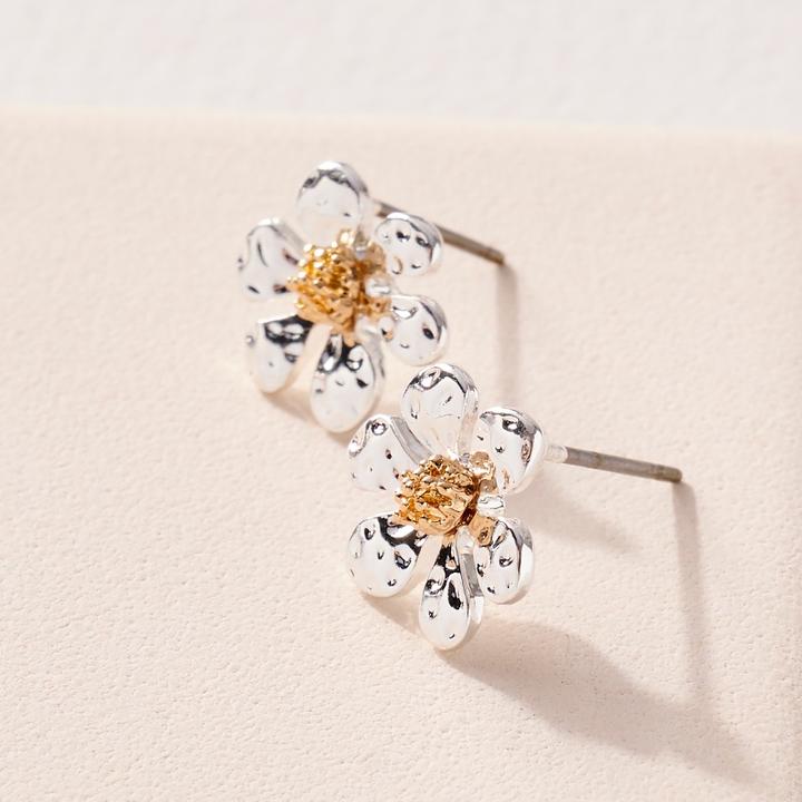 He Loves Me Textured Daisy Stud Earrings